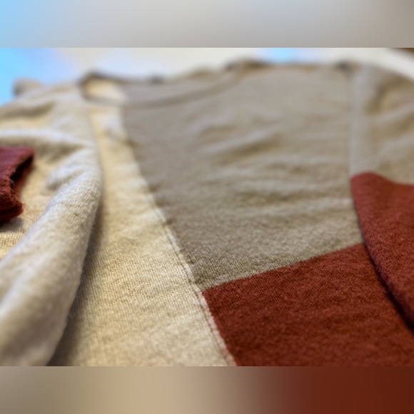 Staccato sweater with color block detail. - Picture 3 of 4